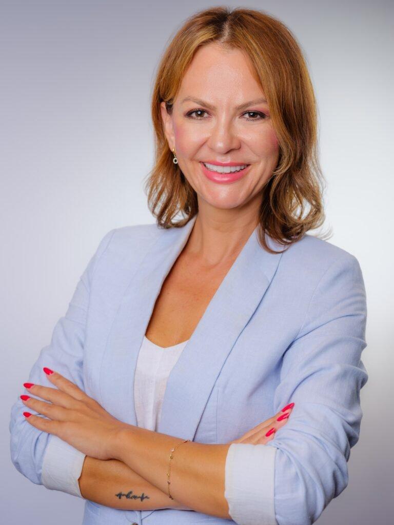 Dr. Kadriye - Miss Endo